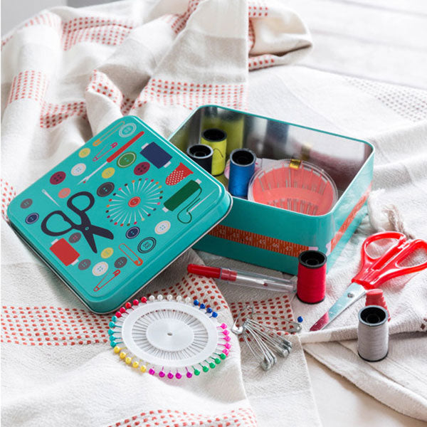 KOOPMAN 529000870 SEWING KIT IN METALBOX